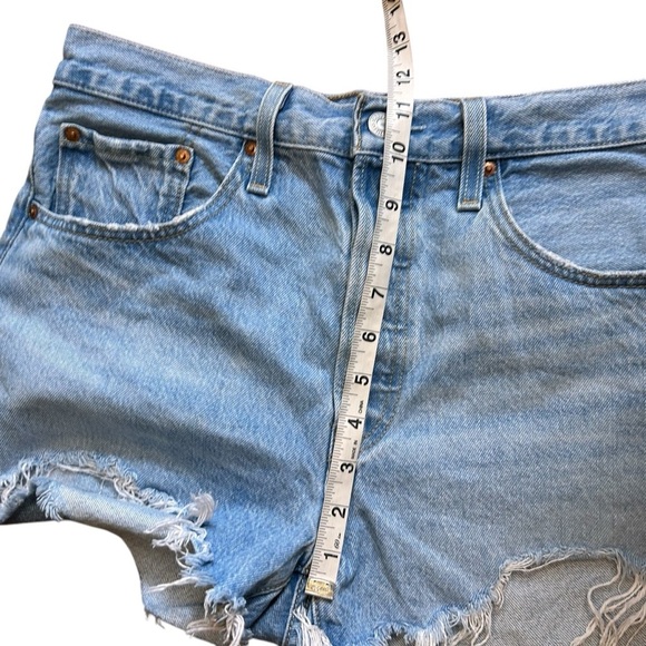 Levi's 501® Original Fit High Rise Women's Shorts- Size 30 - Picture 13 of 14